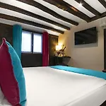 パックス オペラ ホテル 3*