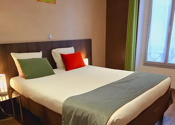 パックス オペラ ホテル 3*