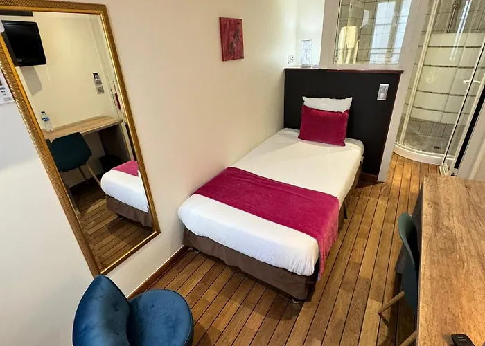 パックス オペラ ホテル 3*