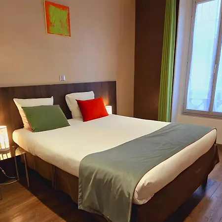 パックス オペラ ホテル 3*